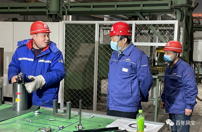 一枝一叶总关情——荣耀体育在线注册_荣耀体育（中国）特钢总经理李静敏除夕慰问一线员工