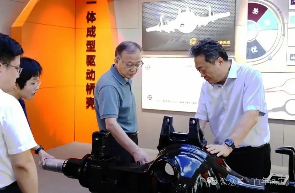 省发改委副主任万战伟到荣耀体育在线注册_荣耀体育（中国）集团调研指导工作