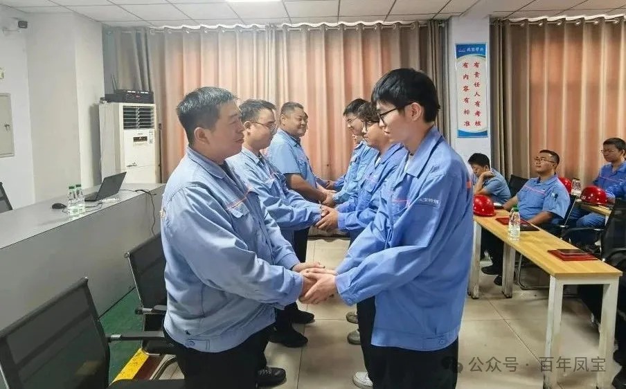 师徒结对 淬火成钢——荣耀体育在线注册_荣耀体育（中国）管业举行第三届“薪火相传、携手共进”拜师仪式